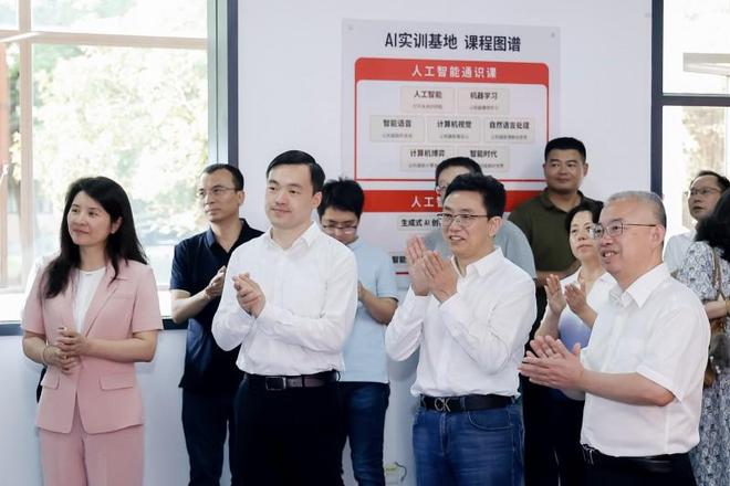 首个AI教育实训基地落地无锡惠山摩尔线程携手科大讯飞等合作伙